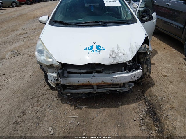 Toyota Prius c Three