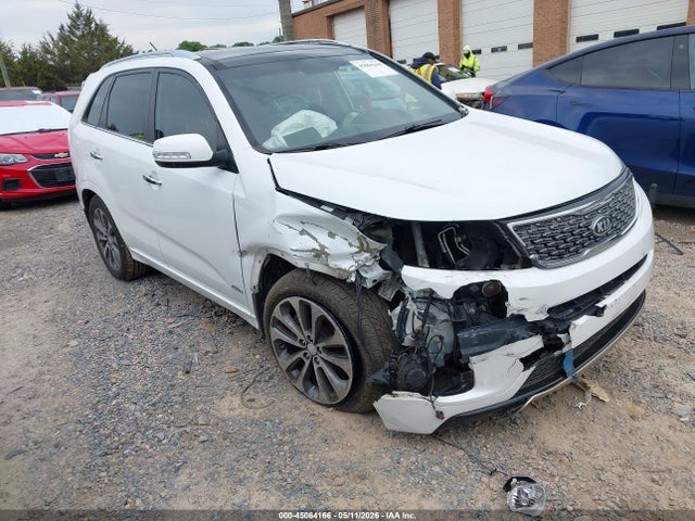 Salvage Kia Sorento Image