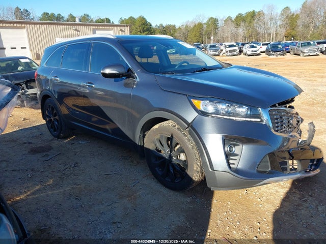 Salvage Kia Sorento Image