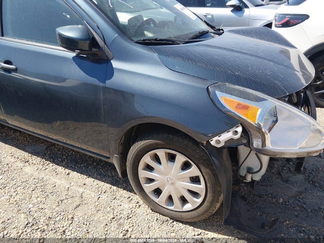 Nissan Versa 1.6 S+