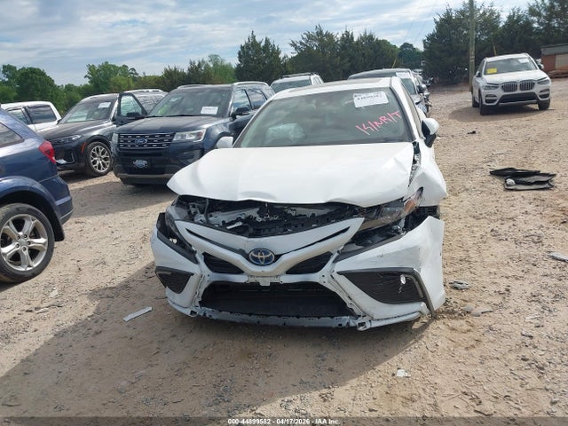 Toyota Camry Se Hybrid