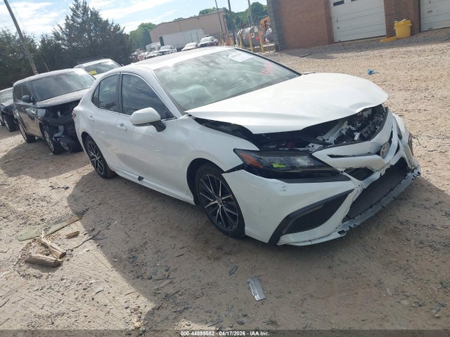 Salvage Toyota Camry Image