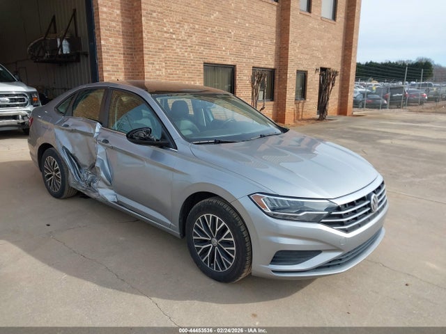 Salvage Volkswagen Jetta Image