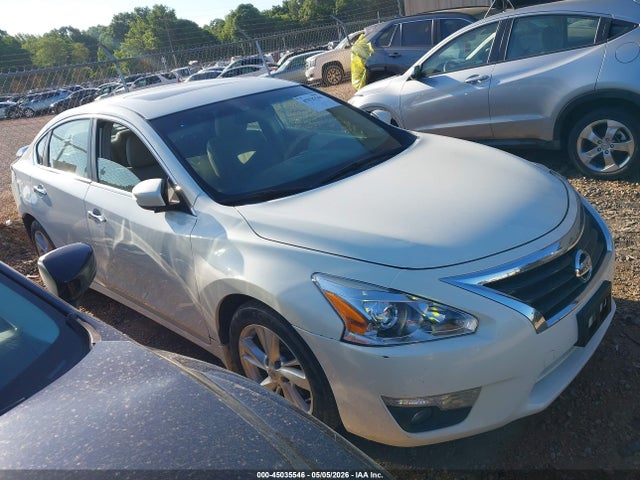 Salvage Nissan Altima Image
