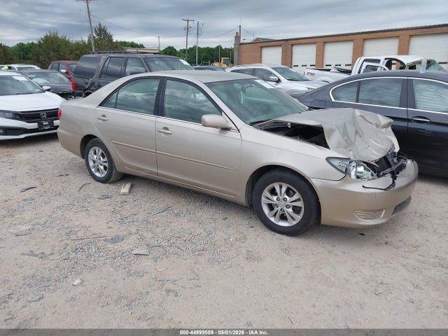 Salvage Toyota Camry Image