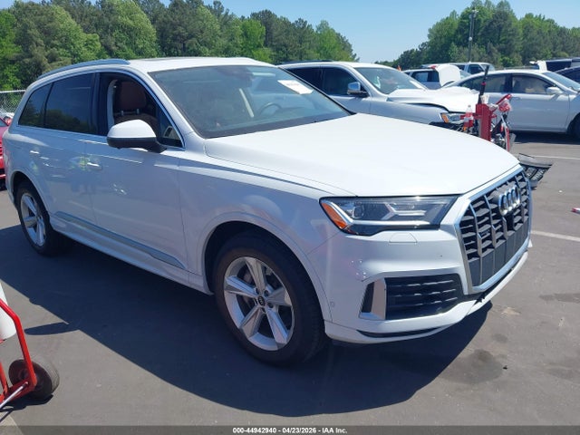 Salvage Audi Q7 Image
