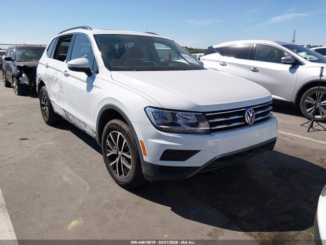 Salvage Volkswagen Tiguan Image