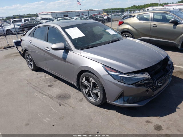 Salvage Hyundai ELANTRA Image