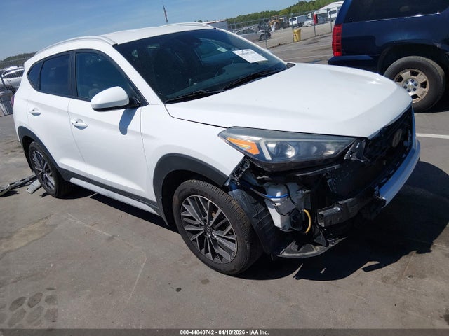 Salvage Hyundai TUCSON Image