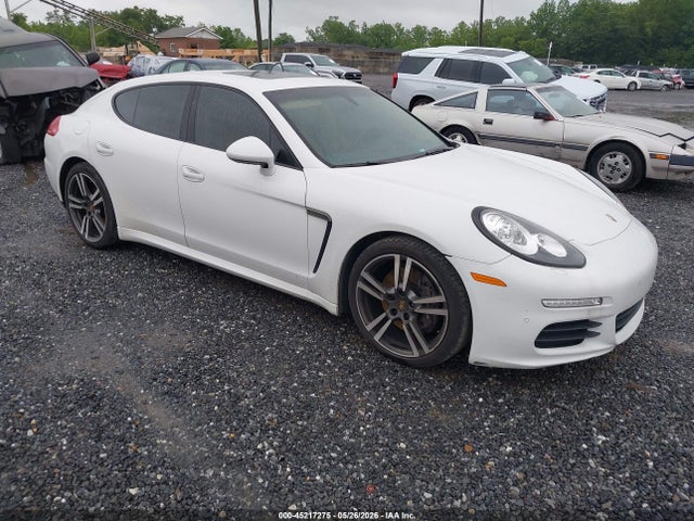 Salvage Porsche Panamera Image