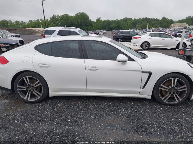Porsche Panamera 4