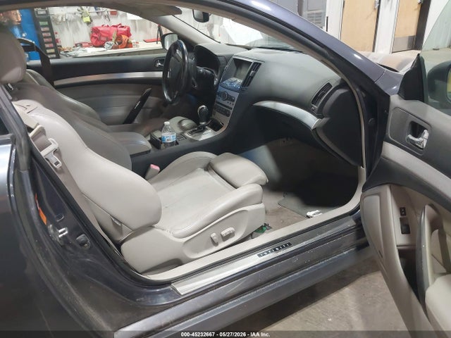 INFINITI G37 Journey