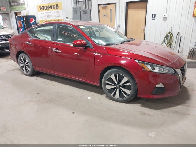 Salvage Nissan Altima Image