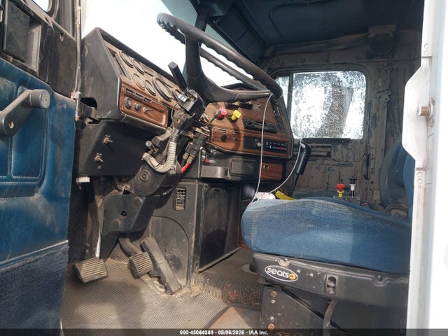 Freightliner Conventional Fld120
