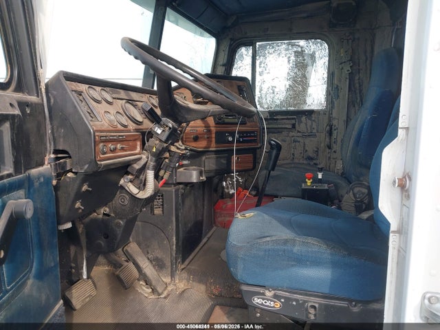 Freightliner Conventional Fld120