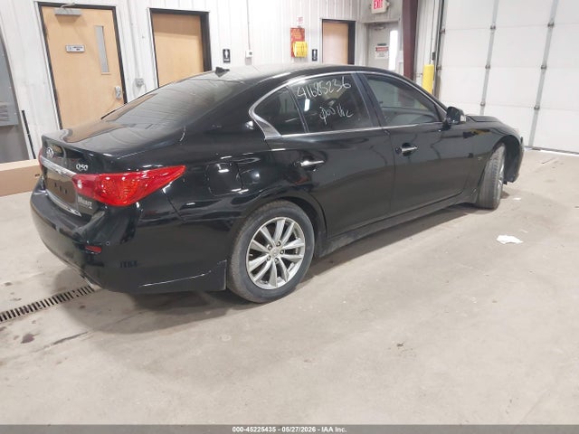 INFINITI Q50 Premium