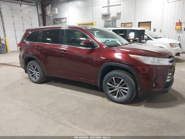 Salvage Toyota Highlander Image