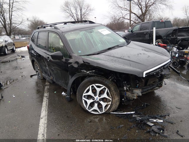 Salvage Subaru Forester Image