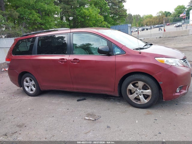 Toyota Sienna Le V6 8 Passenger