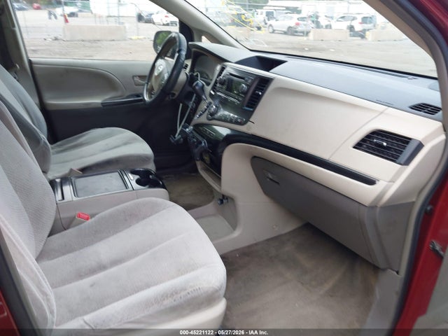 Toyota Sienna Le V6 8 Passenger
