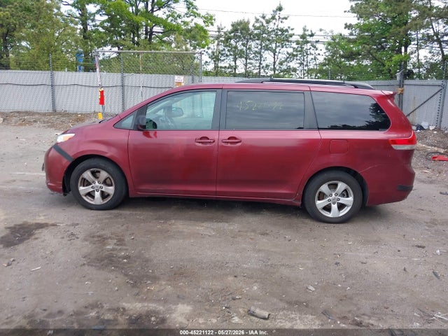 Toyota Sienna Le V6 8 Passenger