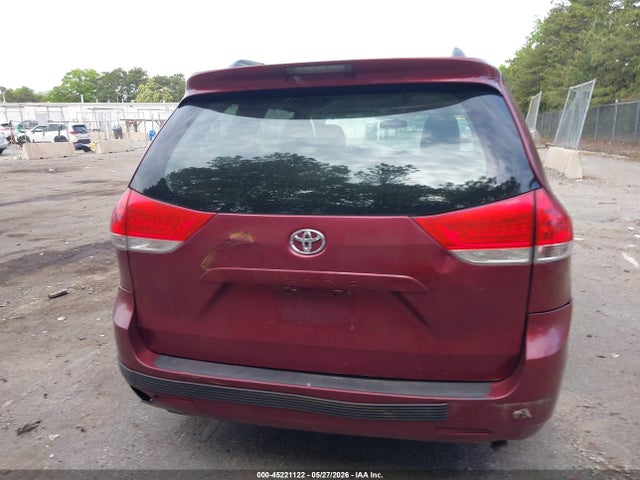 Toyota Sienna Le V6 8 Passenger