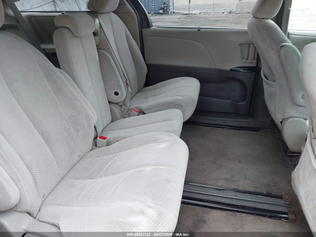 Toyota Sienna Le V6 8 Passenger