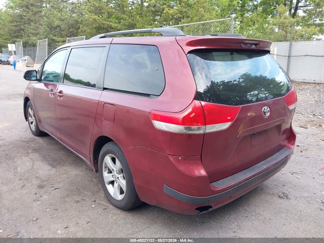 Toyota Sienna Le V6 8 Passenger
