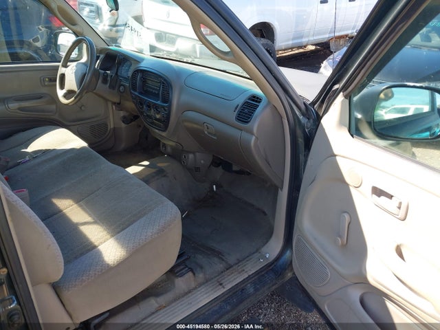 Toyota Tundra Base V8
