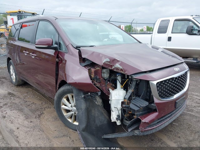 Salvage Kia Sedona Image