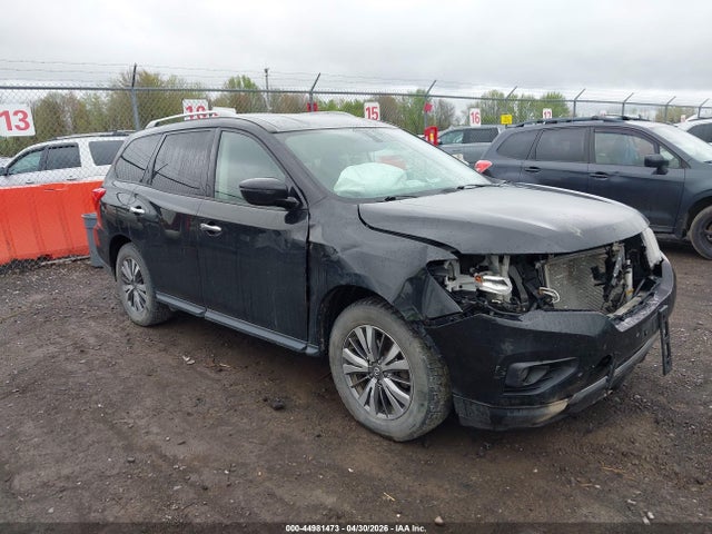 Salvage Nissan Pathfinder Image