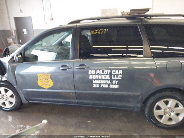 Toyota Sienna Le