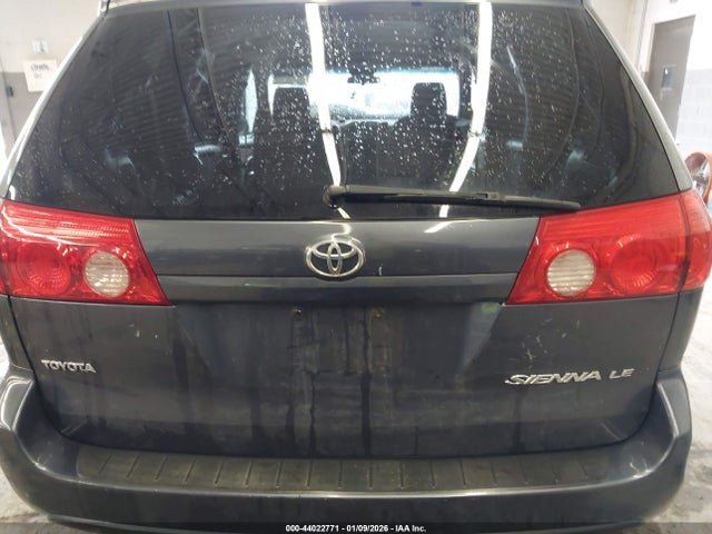Toyota Sienna Le