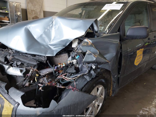 Toyota Sienna Le