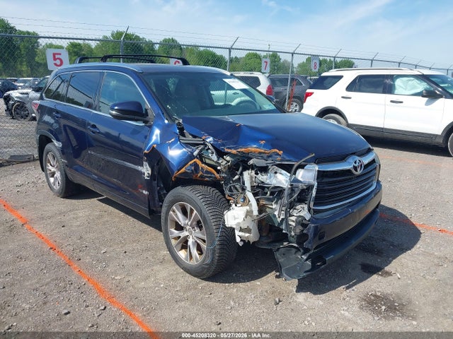 Salvage Toyota Highlander Image