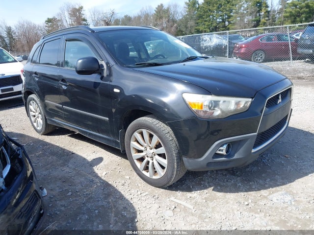Salvage Mitsubishi Outlander Image