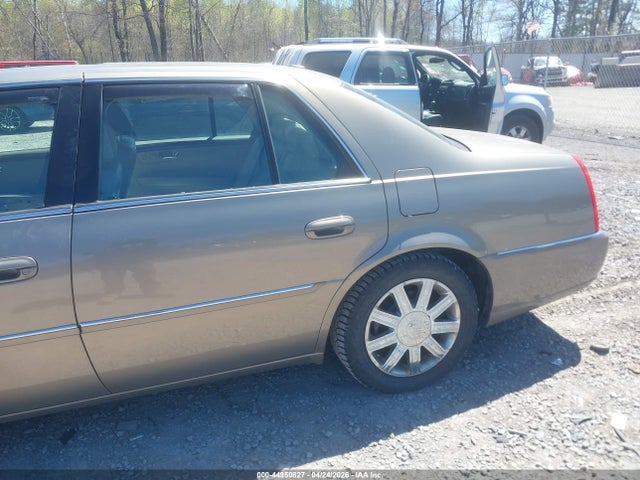 Cadillac DTS Standard