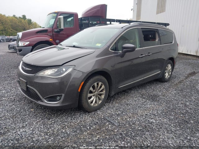 Chrysler Pacifica Touring L