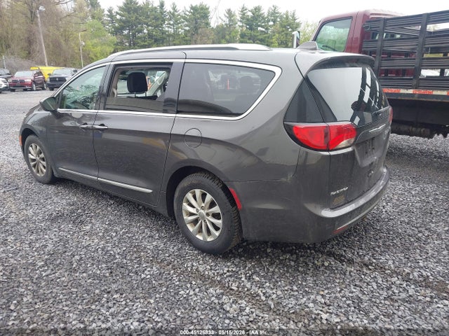 Chrysler Pacifica Touring L