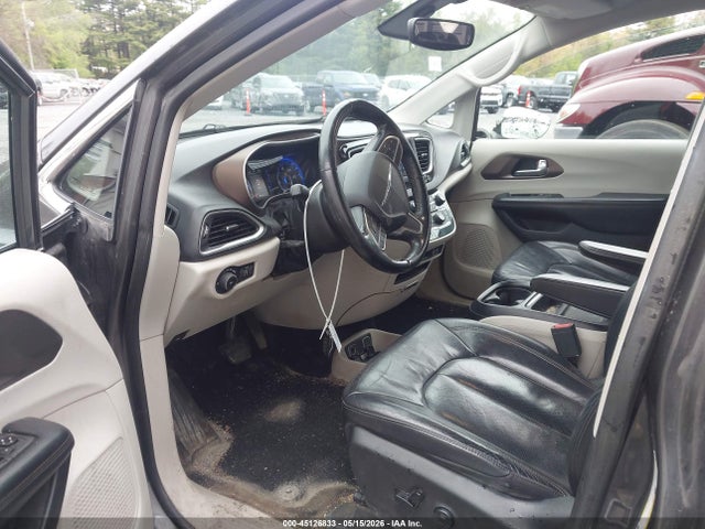 Chrysler Pacifica Touring L