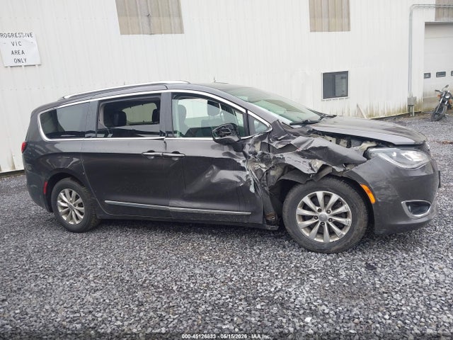 Chrysler Pacifica Touring L