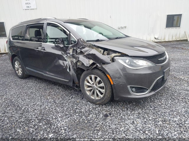 Salvage Chrysler Pacifica Image