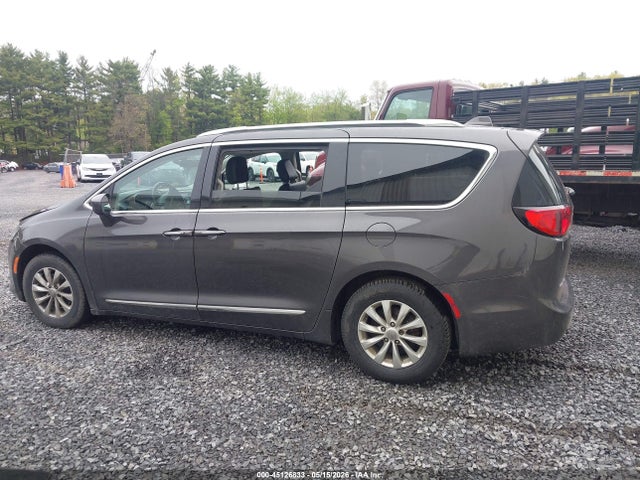 Chrysler Pacifica Touring L