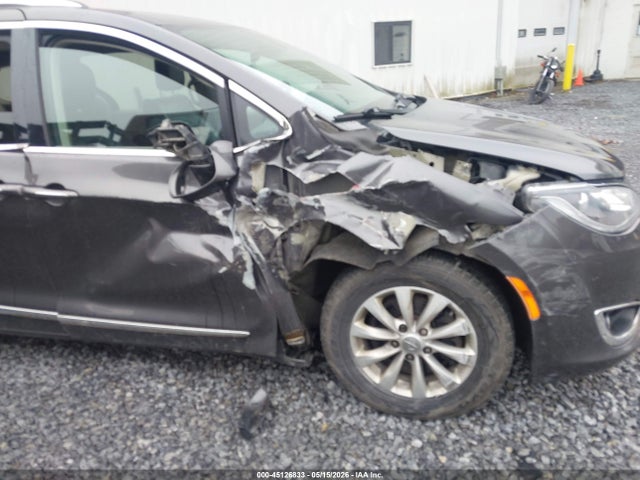 Chrysler Pacifica Touring L