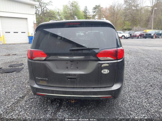Chrysler Pacifica Touring L