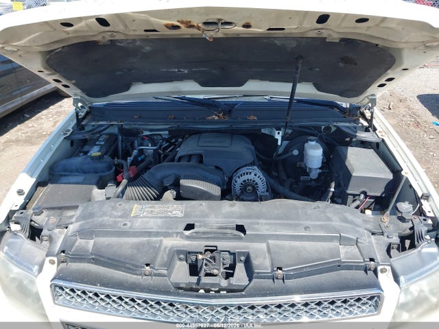 Chevrolet Suburban 1500 Ltz