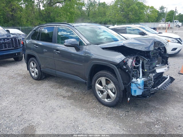 Salvage Toyota RAV4 Image