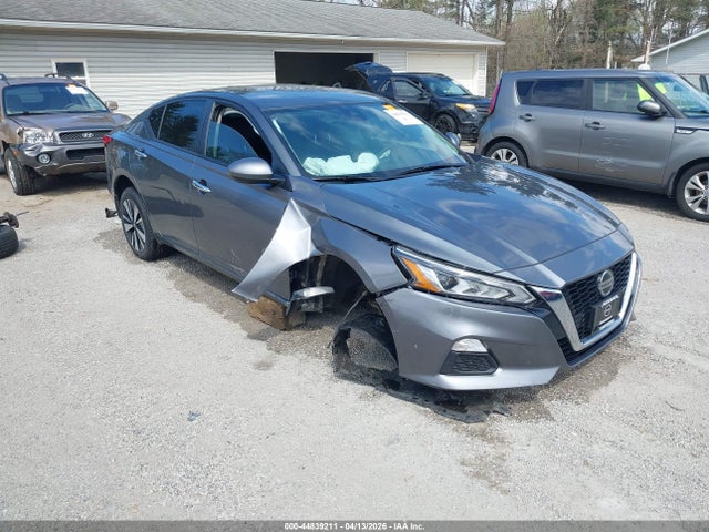 Salvage Nissan Altima Image