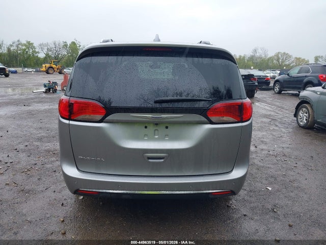 Chrysler Pacifica Touring L