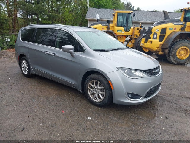 Salvage Chrysler Pacifica Image